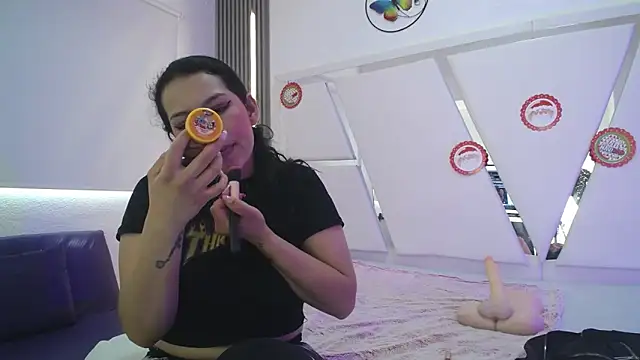 Mia garcia28 online show from 12/03/25, 07:23