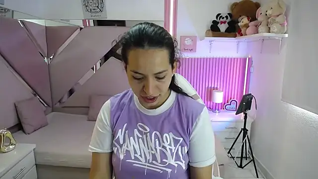 Mia garcia28 online show from 06/13/26, 02:48