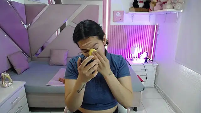 Mia garcia28 online show from 07/24/26, 04:27