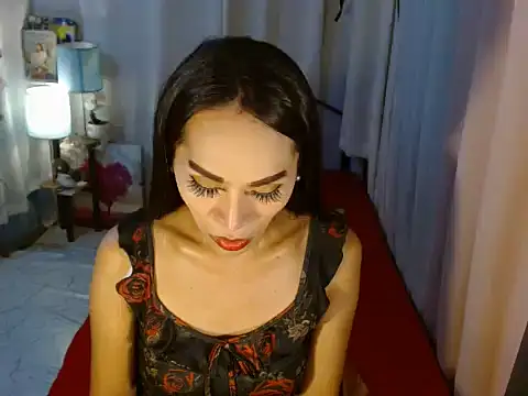 Snapshot of RomanticPearlTS chatting on 10/10/25, 03:27 RomanticPearlTS online show from 10/10/25, 03:27