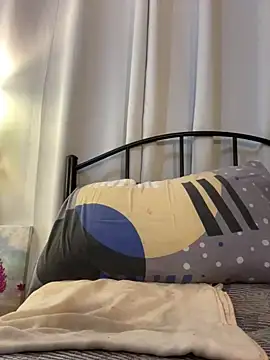 Snapshot of RomanticPearlTS chatting on 11/08/25, 01:00 RomanticPearlTS online show from 11/08/25, 01:00