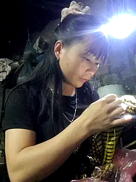 Snapshot of Sunyinn chatting on 11/03/25, 03:19 Sunyinn online show from 11/03/25, 03:19