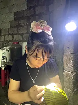 Snapshot of Sunyinn chatting on 11/08/25, 02:34 Sunyinn online show from 11/08/25, 02:34