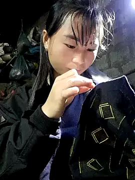 Snapshot of Sunyinn chatting on 11/18/25, 06:18 Sunyinn online show from 11/18/25, 06:18