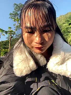 Snapshot of Sunyinn chatting on 11/23/25, 01:05 Sunyinn online show from 11/23/25, 01:05