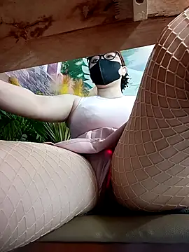 Snapshot of Bonnie-2k chatting on 11/01/25, 06:04 Bonnie-2k online show from 11/01/25, 06:04