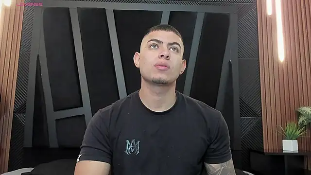 marco garciia  online show from 09/28/25, 02:11