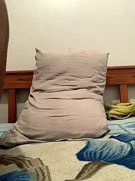 sweetcake87 online show from 10/28/25, 05:00