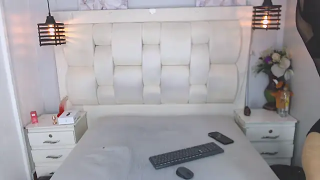 Atley Dolly online show from 11/18/25, 08:24