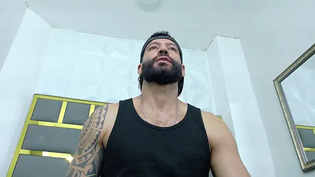 Snapshot of yorbymaxx chatting on 10/31/25, 04:41 yorbymaxx online show from 10/31/25, 04:41