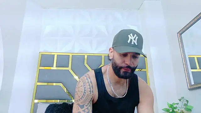 Snapshot of yorbymaxx chatting on 11/22/25, 02:27 yorbymaxx online show from 11/22/25, 02:27