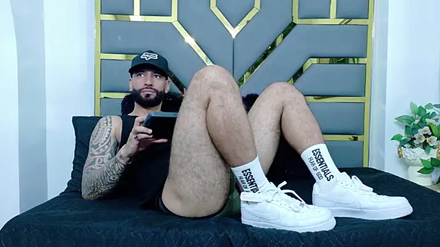 Snapshot of yorbymaxx chatting on 12/03/25, 02:15 yorbymaxx online show from 12/03/25, 02:15