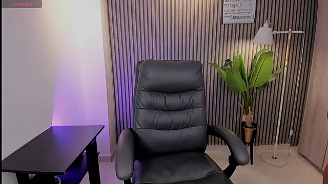 Missnaomi  online show from 09/28/25, 05:57