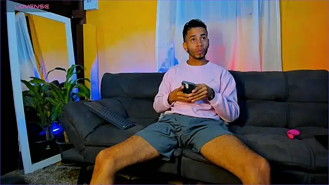 Snapshot of Alex_bigcock11_ chatting on 09/20/25, 01:39 Alex bigcock11  online show from 09/20/25, 01:39