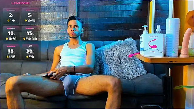 Snapshot of Alex_bigcock11_ chatting on 09/22/25, 03:36 Alex bigcock11  online show from 09/22/25, 03:36