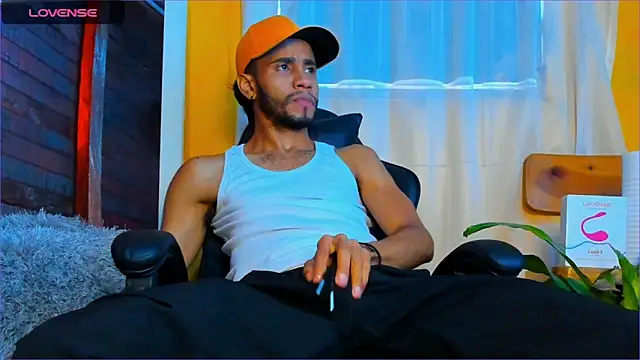 Snapshot of Alex_bigcock11_ chatting on 10/18/25, 01:12 Alex bigcock11  online show from 10/18/25, 01:12