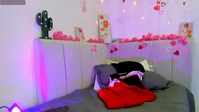 Snapshot of Tommy_Lovee chatting on 09/17/25, 05:09 Tommy Lovee online show from 09/17/25, 05:09