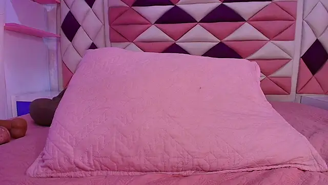 valecastro  online show from 11/14/25, 07:12