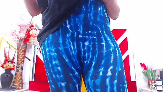 Snapshot of AmbarSmit chatting on 12/14/25, 05:51 AmbarSmit online show from 12/14/25, 05:51