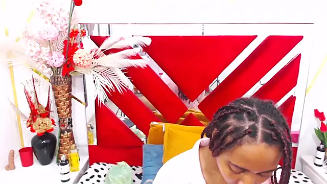 Snapshot of AmbarSmit chatting on 12/17/25, 08:37 AmbarSmit online show from 12/17/25, 08:37