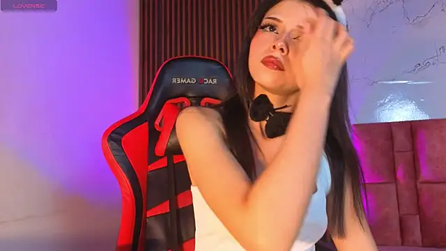 Snapshot of SpicyDemons chatting on 11/02/25, 04:04 SpicyDemons online show from 11/02/25, 04:04