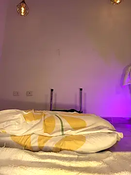 Snapshot of hade_rosse chatting on 10/18/25, 01:12 hade rosse online show from 10/18/25, 01:12