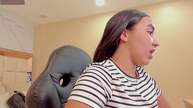 julieta rosee online show from 10/07/25, 10:07