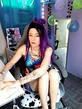 Snapshot of Purple2StayThnxx chatting on 09/27/25, 09:42 Purple2StayThnxx online show from 09/27/25, 09:42