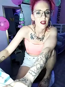 Snapshot of Purple2StayThnxx chatting on 10/12/25, 11:04 Purple2StayThnxx online show from 10/12/25, 11:04