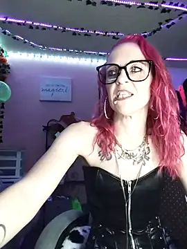 Snapshot of Purple2StayThnxx chatting on 10/14/25, 05:19 Purple2StayThnxx online show from 10/14/25, 05:19