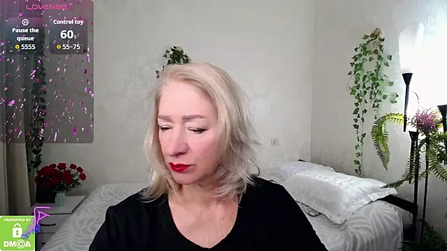 Snapshot of hunters_woman chatting on 09/29/25, 12:10 hunters woman online show from 09/29/25, 12:10