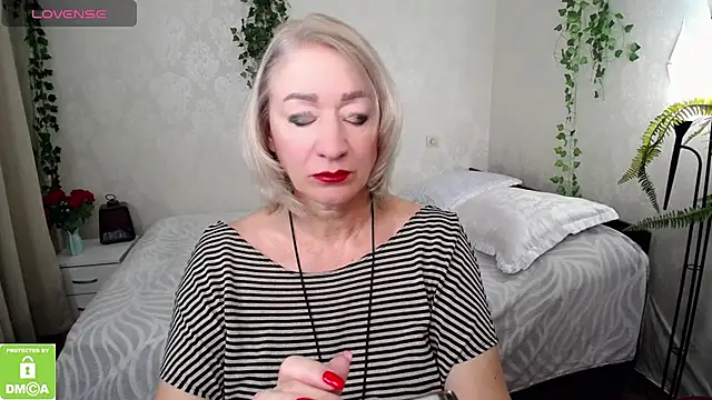 Snapshot of hunters_woman chatting on 10/12/25, 05:01 hunters woman online show from 10/12/25, 05:01