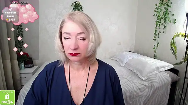 Snapshot of hunters_woman chatting on 10/14/25, 01:23 hunters woman online show from 10/14/25, 01:23