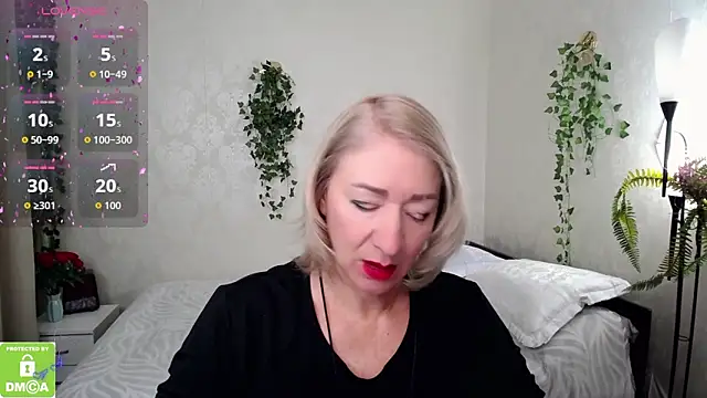 Snapshot of hunters_woman chatting on 10/16/25, 01:45 hunters woman online show from 10/16/25, 01:45