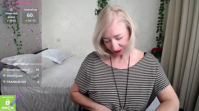 Snapshot of hunters_woman chatting on 10/21/25, 12:50 hunters woman online show from 10/21/25, 12:50