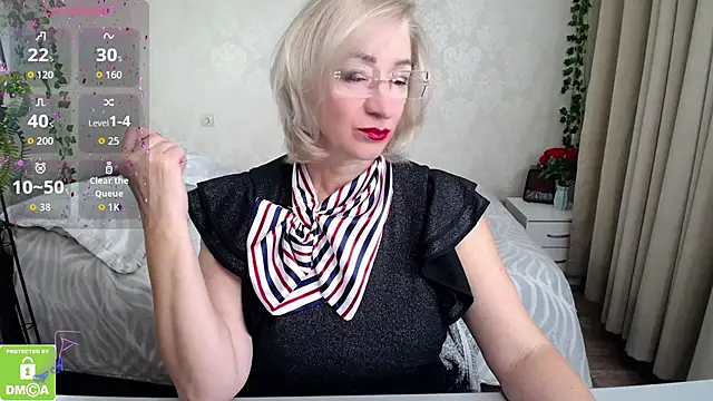 Snapshot of hunters_woman chatting on 10/23/25, 12:04 hunters woman online show from 10/23/25, 12:04