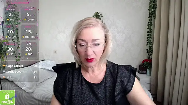 Snapshot of hunters_woman chatting on 10/24/25, 12:08 hunters woman online show from 10/24/25, 12:08