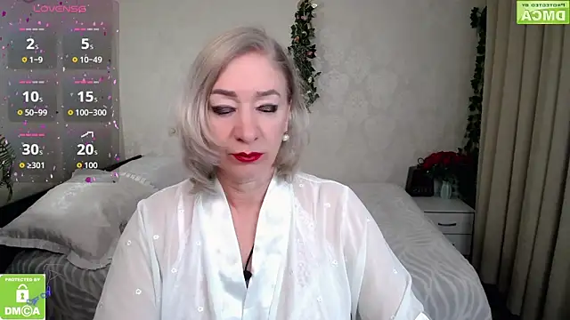 hunters woman online show from 04/24/26, 06:54