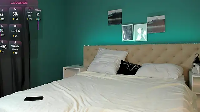 Snapshot of KiraSun chatting on 09/16/25, 12:17 KiraSun online show from 09/16/25, 12:17