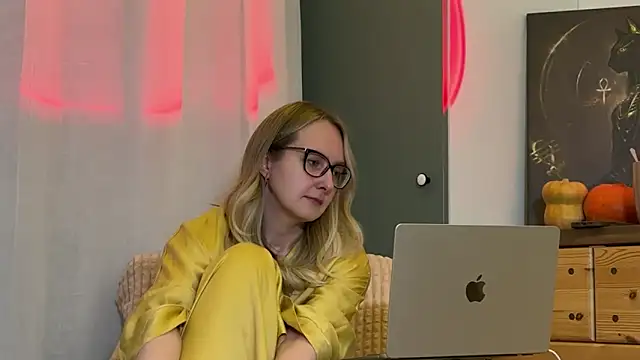 Snapshot of KiraxFate chatting on 11/13/25, 06:51 KiraxFate online show from 11/13/25, 06:51