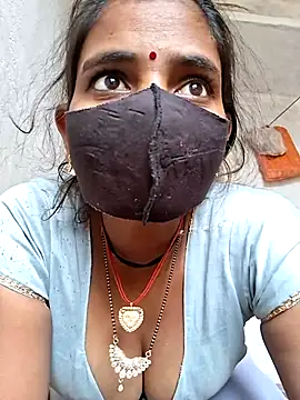 RAYI Queen 3 online show from 11/15/25, 03:37