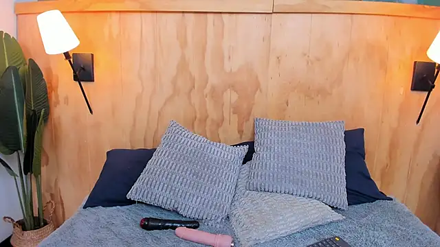 milavega  online show from 10/27/25, 12:20