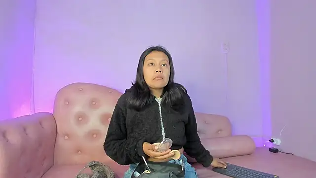 Dulce Pettit online show from 09/10/25, 12:38