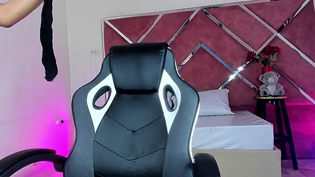 Dulce Pettit online show from 09/17/25, 12:29