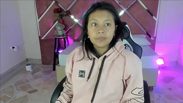 Dulce Pettit online show from 09/18/25, 12:40