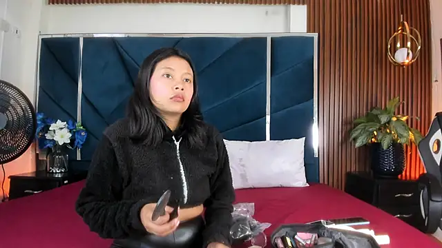 Dulce Pettit online show from 09/25/25, 12:42