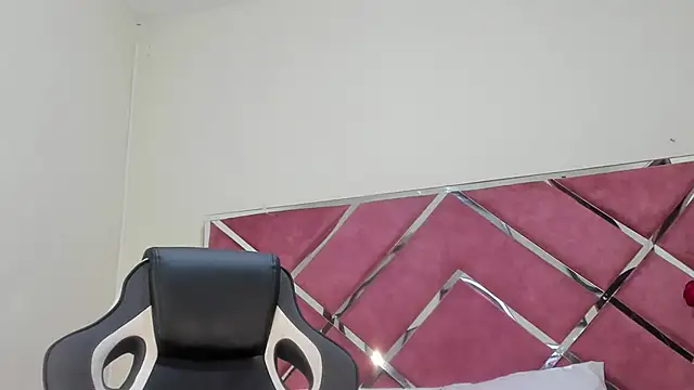 Dulce Pettit online show from 10/15/25, 12:38