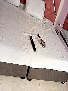 Dulce Pettit online show from 10/17/25, 12:08