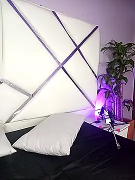 Dulce Pettit online show from 10/18/25, 11:55