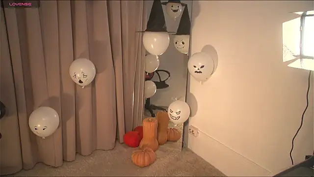 Darcy Mayy online show from 10/23/25, 08:29